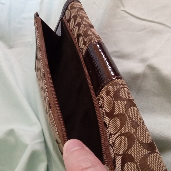Vintage Tan Coach wallet with space for checkbook - Picture 3 of 7